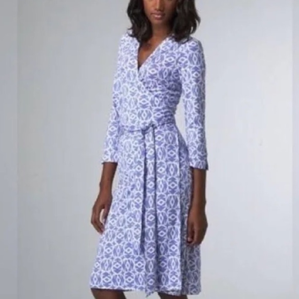 Diane von Furstenberg Vintage 100% silk wrap dress size 2